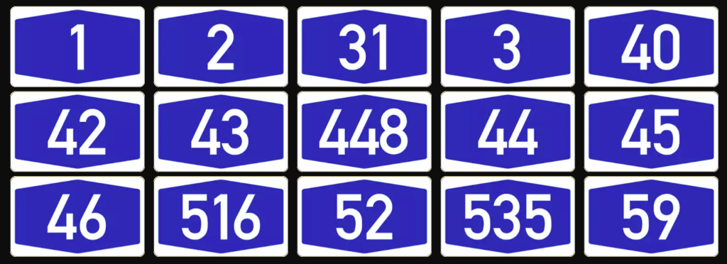  Ein Quadrat mit blauen und weißen Zahlen, die klar und deutlich angeordnet sind.